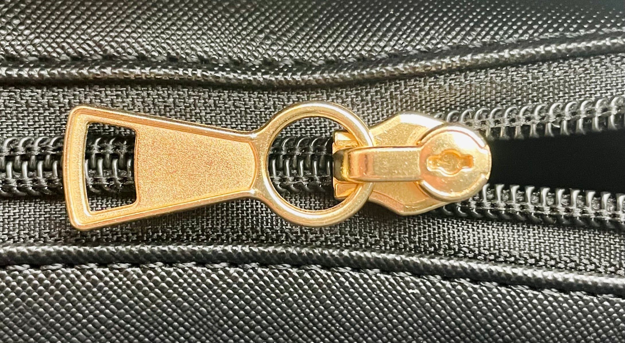 Vaultz Locking Zipper Pouch, 5 x 8 Inches, Pink (VZ00471